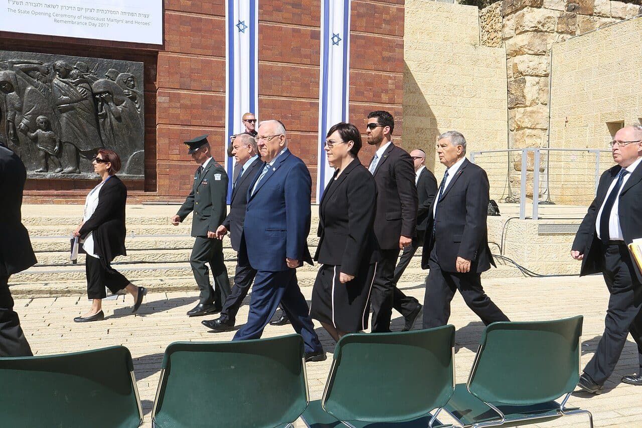 במה של כנס תקשורת ובה פאנל משפטי, לפני הבחירות